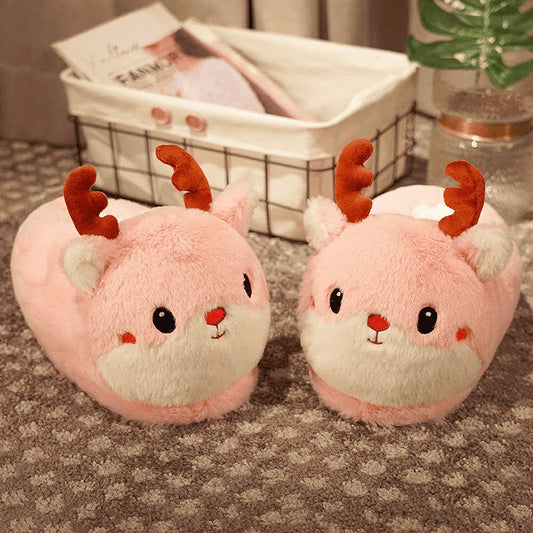 Image Chaussons Renne de Noël Kawaii Rose devant un panier